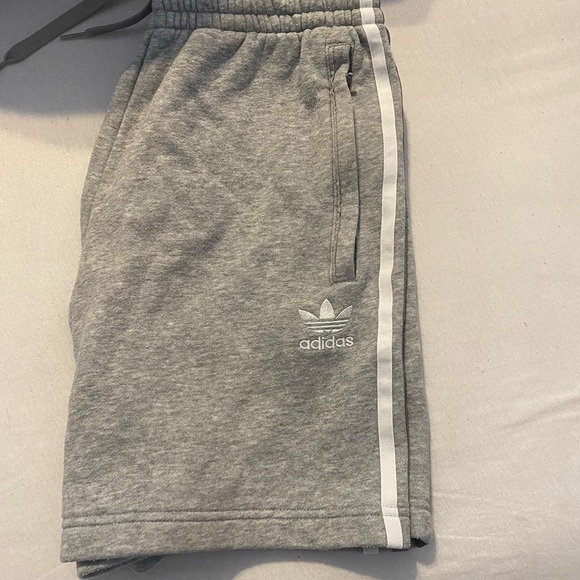 adidas Other - Men’s Adidas Activewear Shorts with Zipper Pockets size Medium